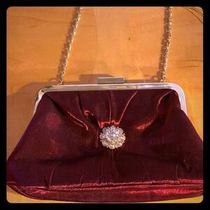 Reckon Flair Small makeup evening bag maroon gold chain zippered compartment New